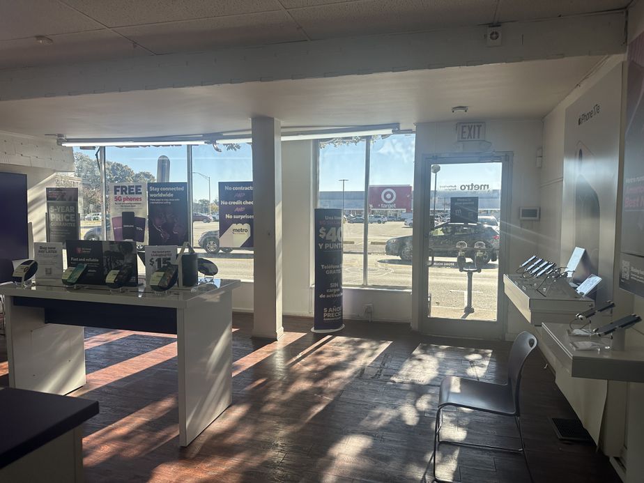 Metro by T-Mobile 470 Salem St - 470 Salem St