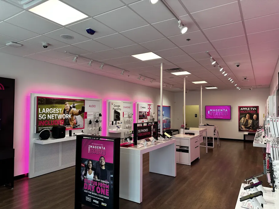 Foto del interior de la tienda T-Mobile en Newberry & 140th, Newberry, FL