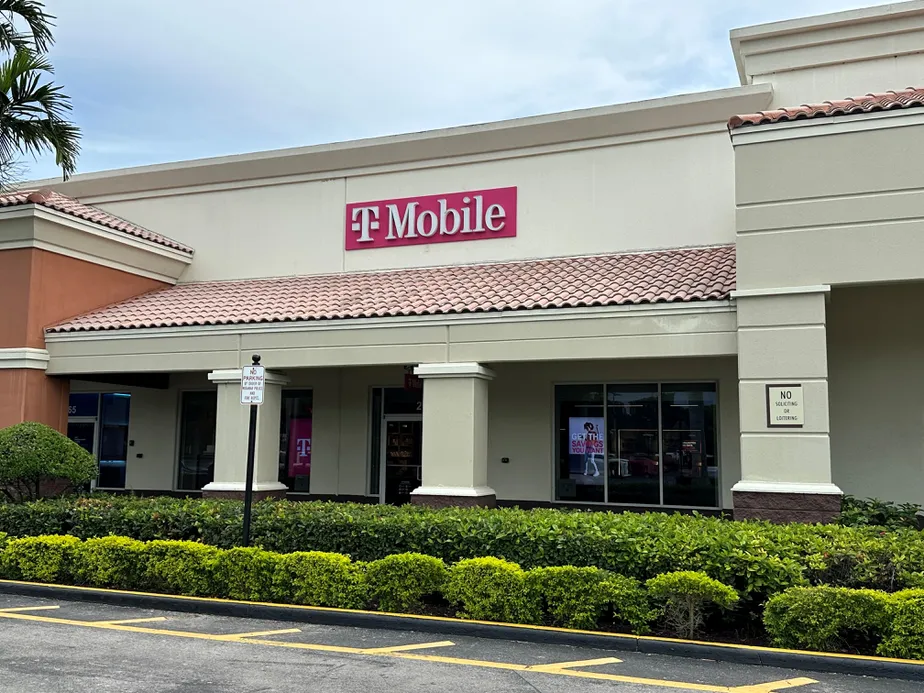  Exterior photo of T-Mobile Store at Miramar and I75, Miramar, FL 
