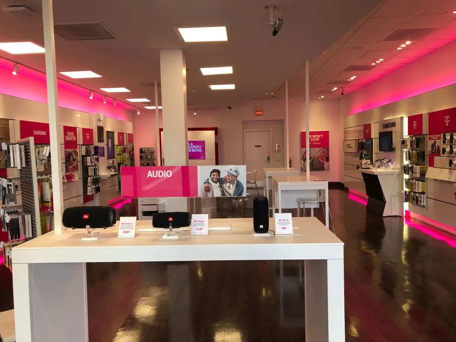 Interior photo of T-Mobile Store at Westheimer/Galleria, Houston, TX
