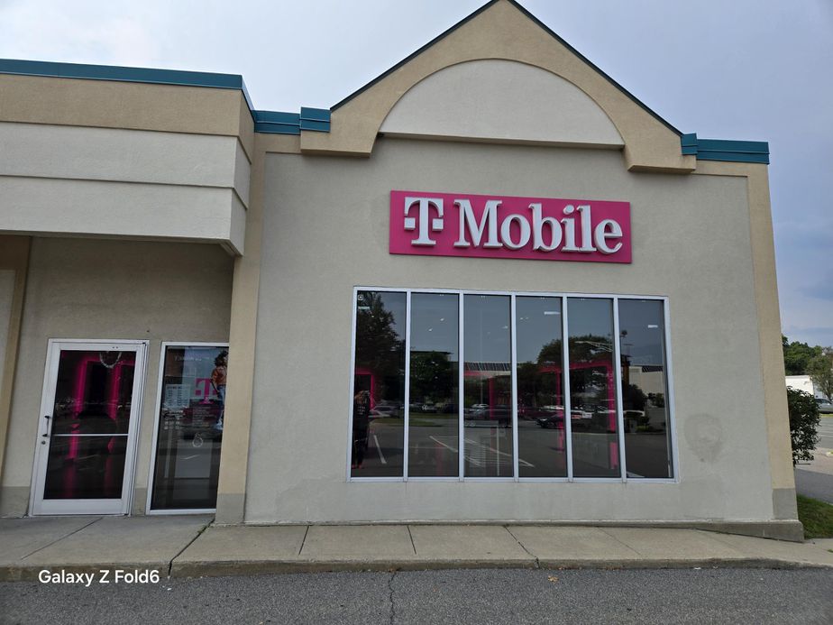 Exterior photo of T-Mobile Store at Wolf Rd - Colonie Center, Albany, NY