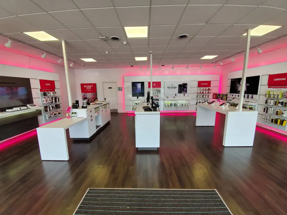 Foto del interior de la tienda T-Mobile en Vermillion St & 12th St, Hastings, MN