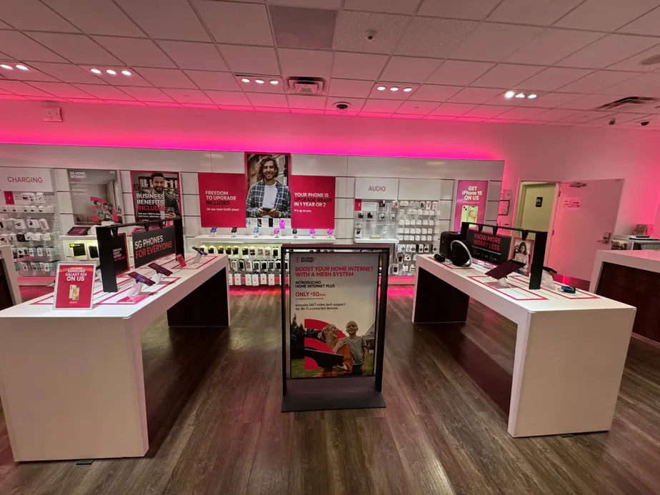  Interior photo of T-Mobile Store at Christiana Mall, Newark, DE 