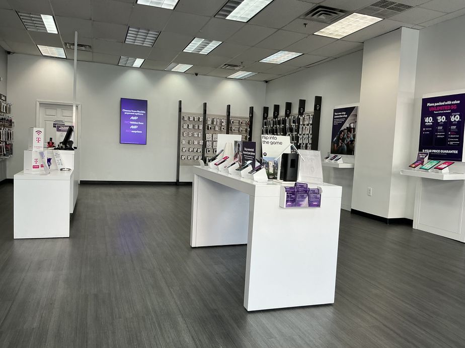 Metro by T-Mobile 141 Smith St - 141 Smith St 