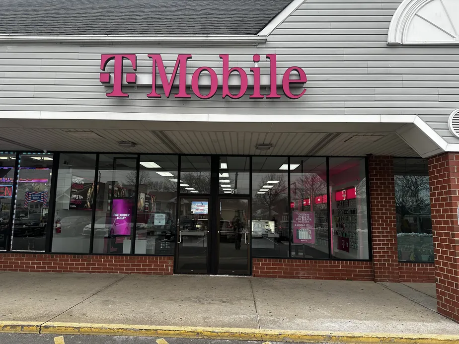 Foto del exterior de la tienda T-Mobile en Wicks Rd & Hamilton Ave, Brentwood, NY