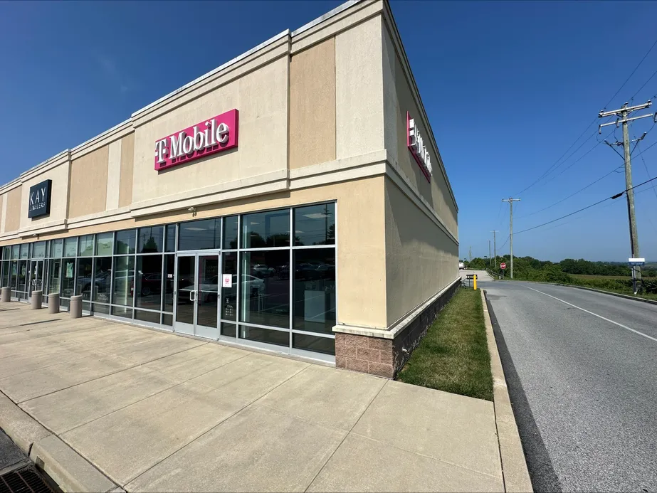  Exterior photo of T-Mobile Store at Oxford Commons, Oxford, PA 