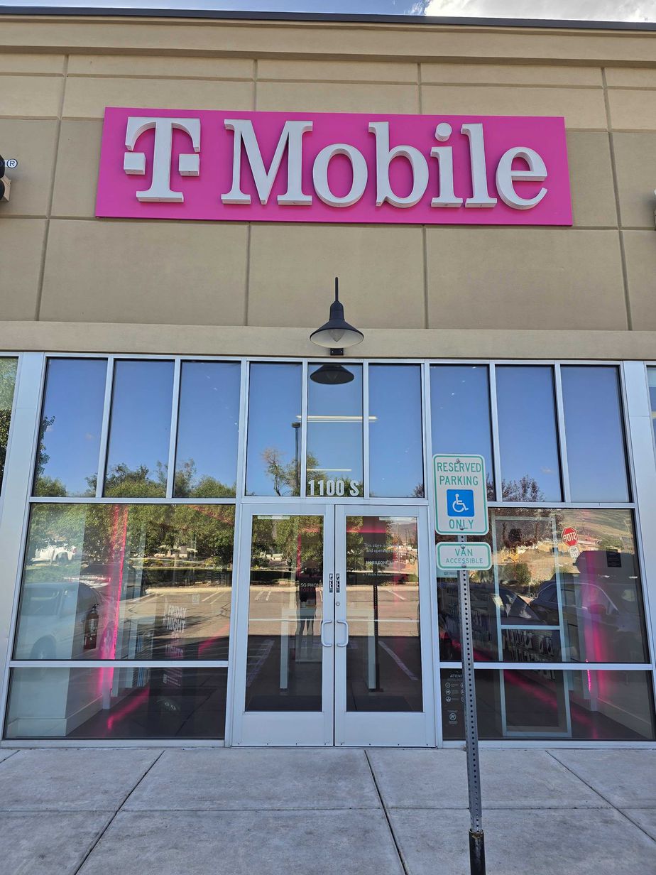 Exterior photo of T-Mobile Store at Valley Station, Heber City, UT