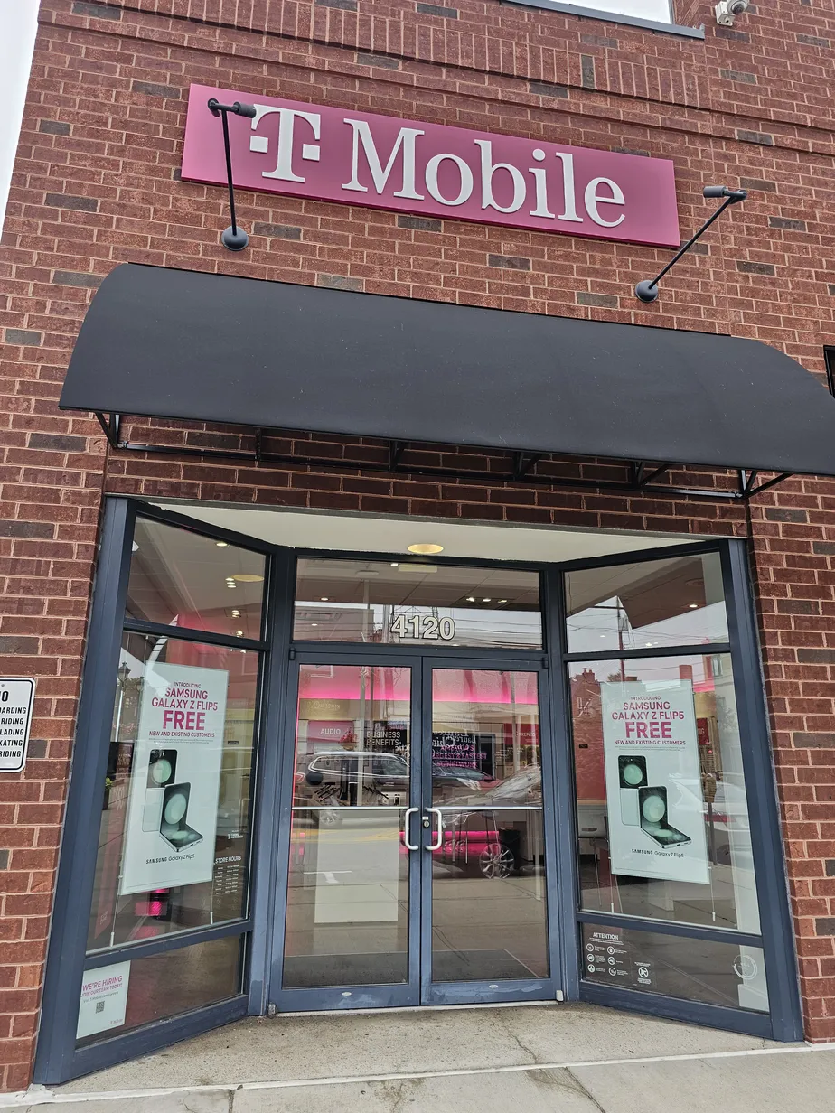  Exterior photo of T-Mobile Store at Brownsville Rd & Rt 51, Brentwood, PA 