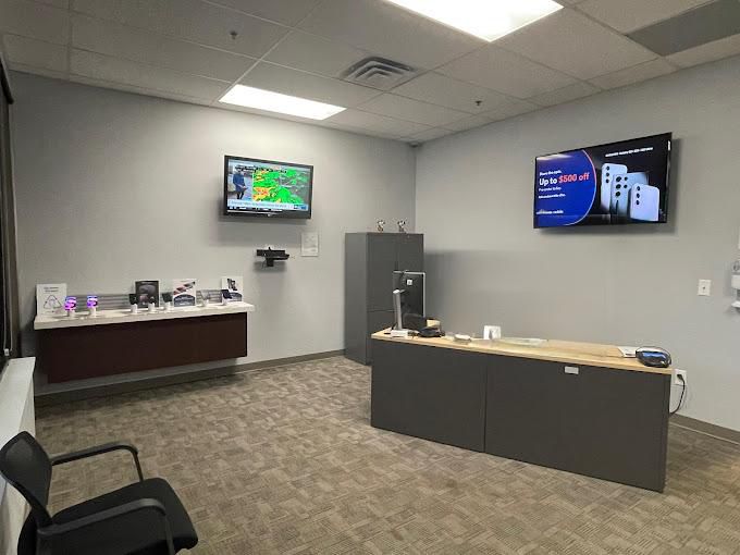  Prestonsburge 8207 Inside Store 1.jpg 