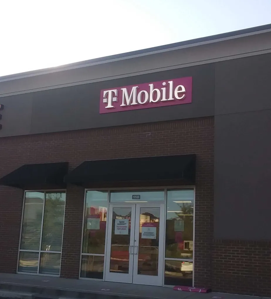 Exterior photo of T-Mobile store at Townpark Ln Nw & Townpark Way, Kennesaw, GA