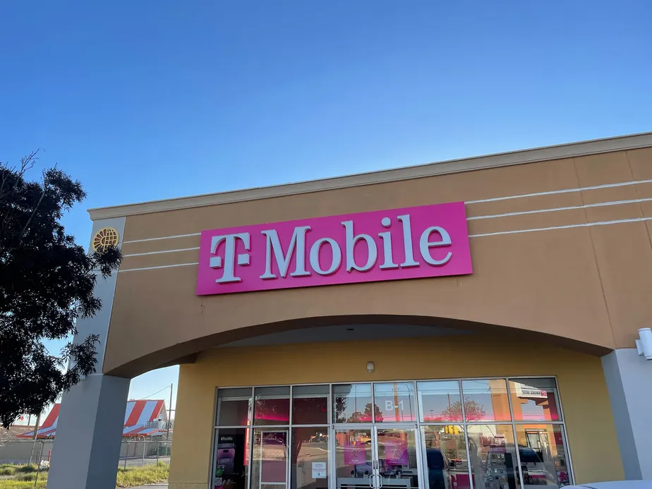 Exterior photo of T-Mobile Store at Loop 375 & Alameda Boulevard, El Paso, TX