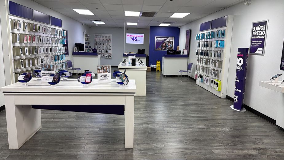 Metro by T-Mobile 235 N Eastern Ave - 235 N Eastern Ave 