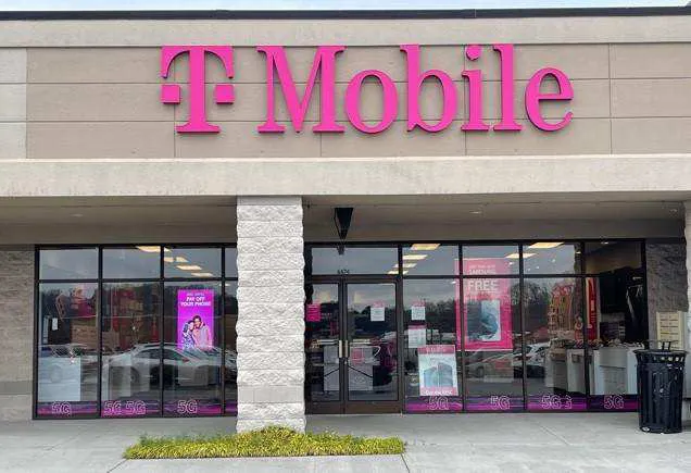 Exterior photo of T-Mobile store at Clinton Hwy & Callahan Dr 2, Knoxville, TN