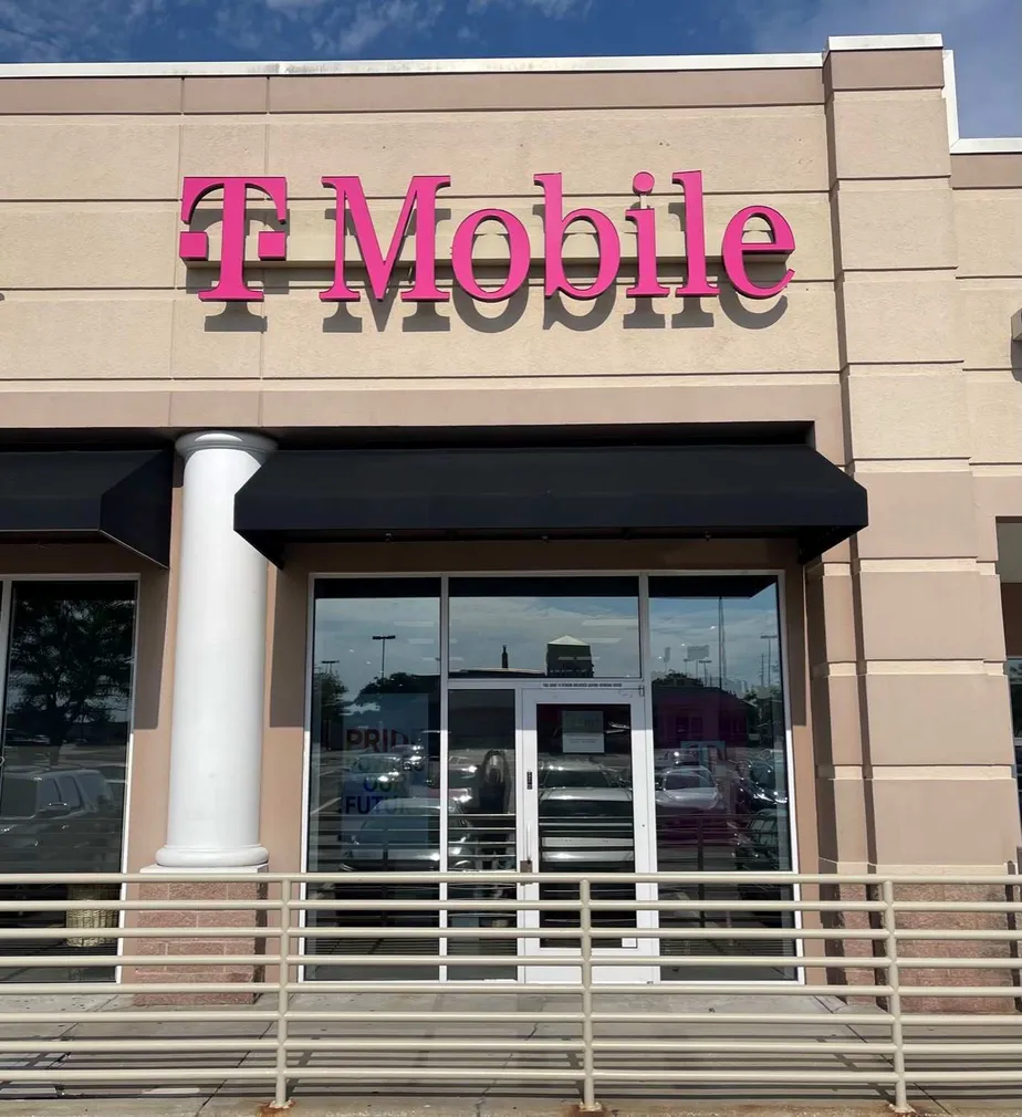 Exterior photo of T-Mobile Store at Independence Commons, Independence, MO