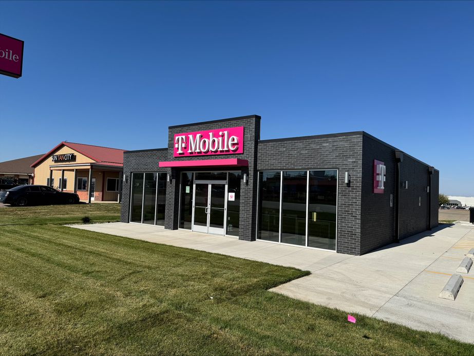 Exterior photo of T-Mobile Store at Hawkeye & 12th, Le Mars, IA
