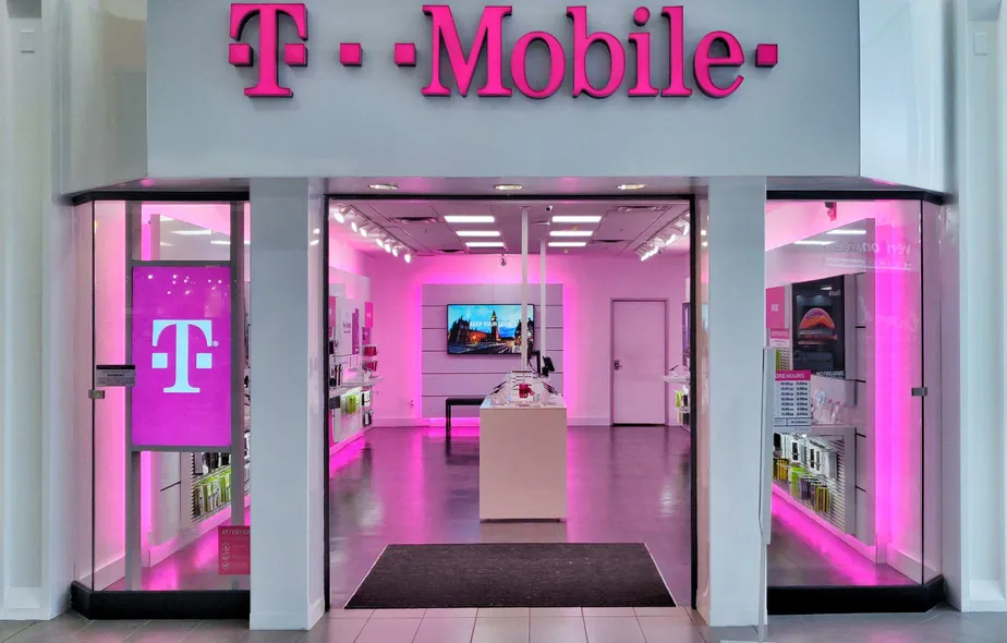 Exterior photo of T-Mobile store at Bayshore Mall 3, Eureka, CA