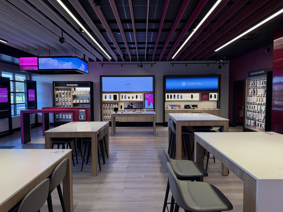  Interior photo of T-Mobile Store at Barry Rd & US 169, Kansas City, MO 