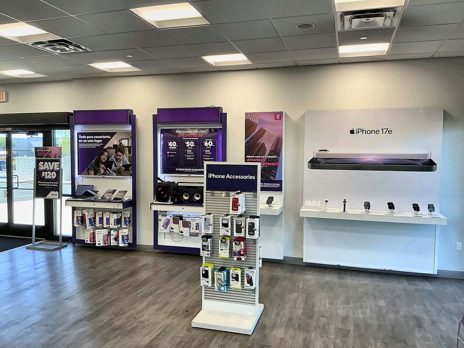 Metro by T-Mobile 1255 W Main Street - 1255 W Main Street 