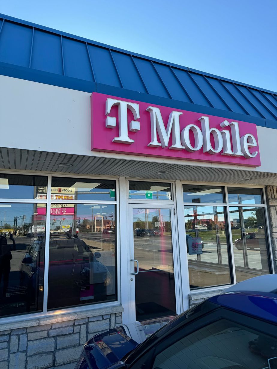 Exterior photo of T-Mobile Store at Harding Hwy & Turner Ave, Lima, OH
