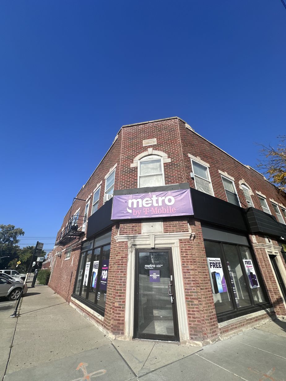 Metro by T-Mobile 4324 W. Fullerton Ave - 4324 W. Fullerton Ave 