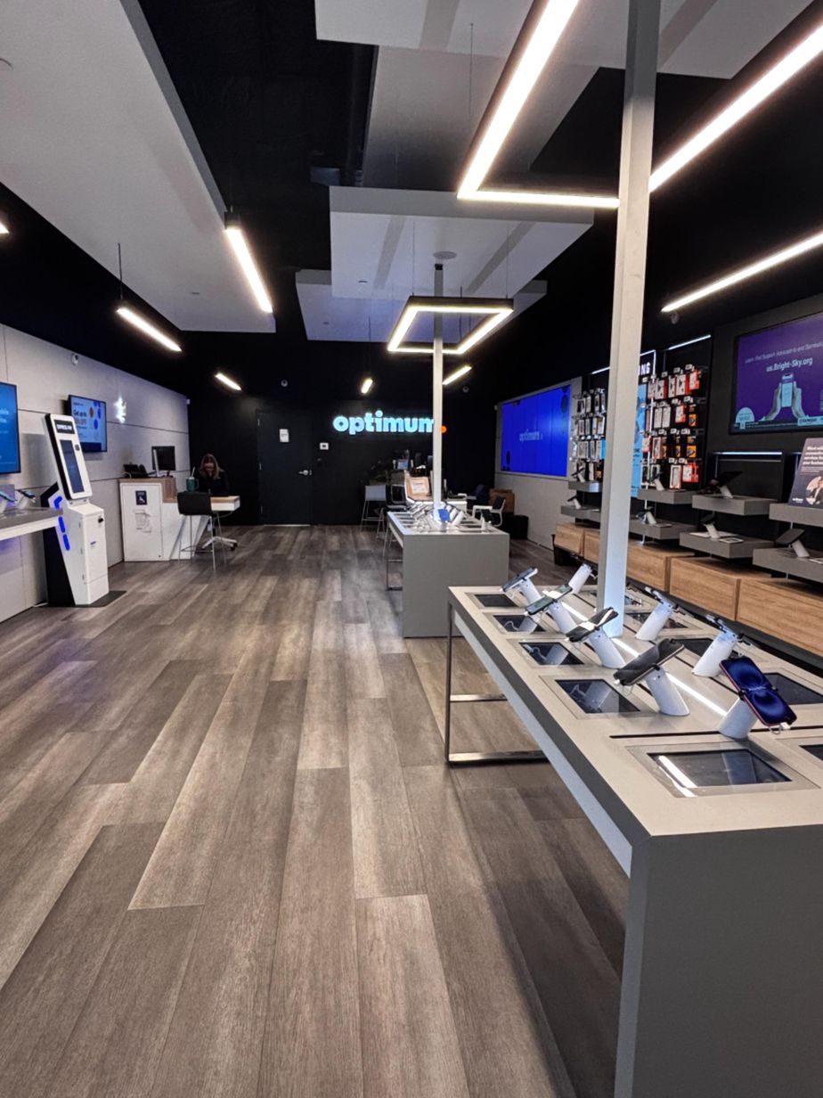  Lubbock - W Loop 8586 Inside Store.jpg 