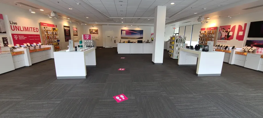  Interior photo of T-Mobile Store at Annapolis Festival at Riva, Annapolis, MD 