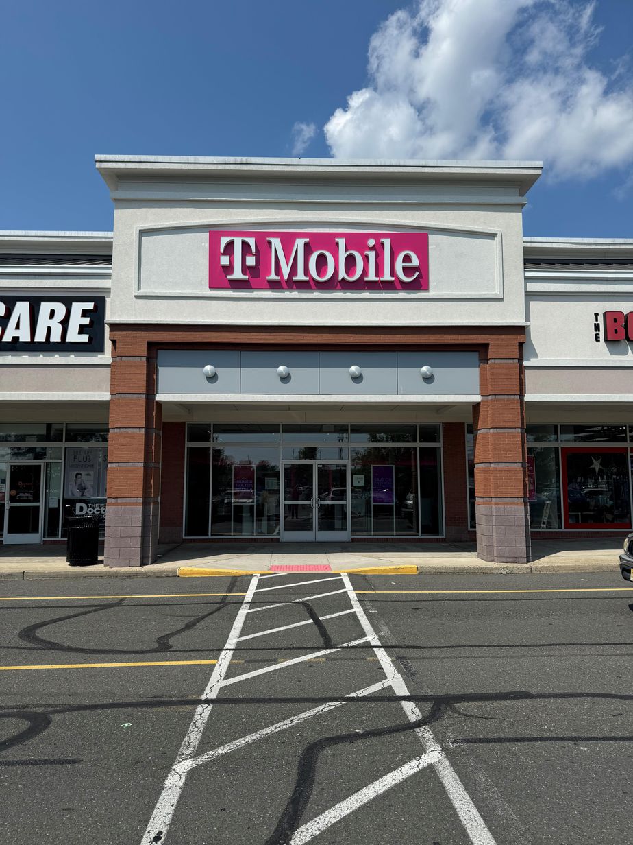 Exterior photo of T-Mobile Store at Brick Commons, Brick Township, NJ