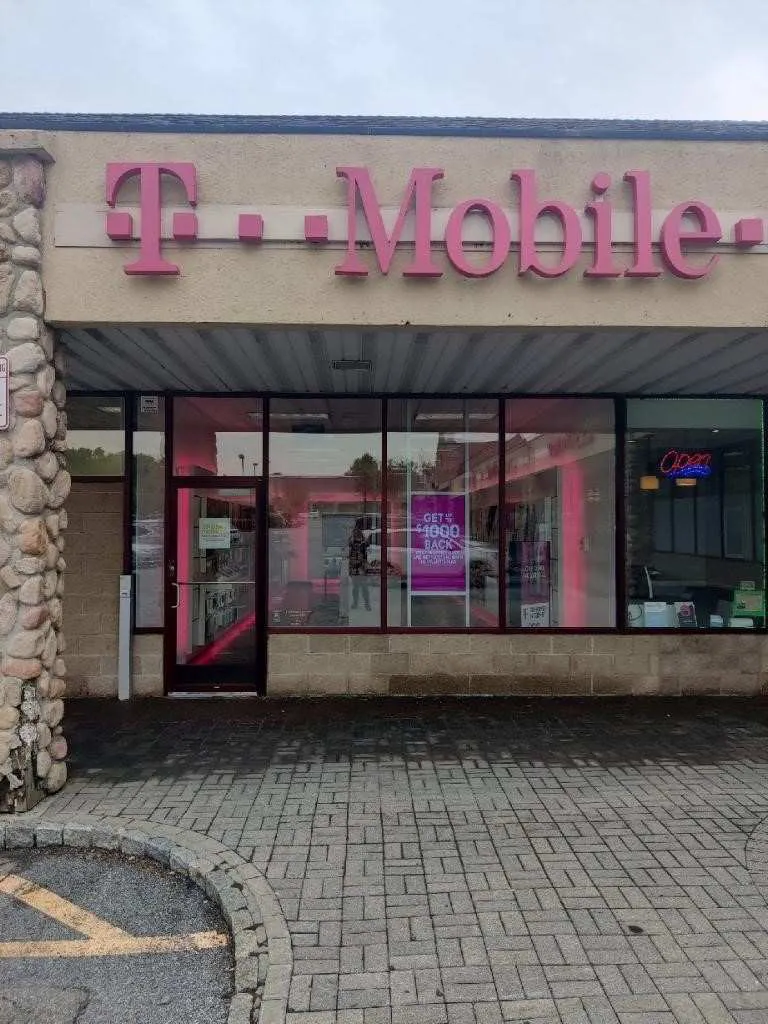 Exterior photo of T-Mobile Store at Brotherhood Plaza, Washingtonville, NY