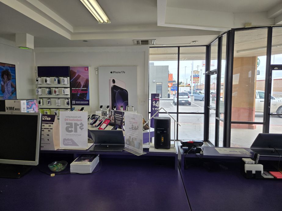 Metro by T-Mobile 201 S Americas Ave - 201 S Americas Ave 