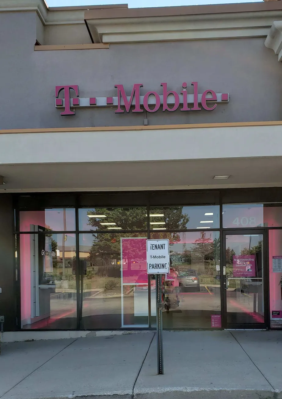 Exterior photo of T-Mobile store at Nelson Rd. & Lincoln Hwy, New Lenox, IL