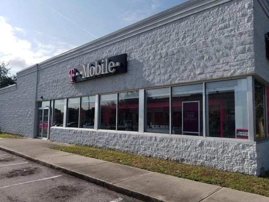 Exterior photo of T-Mobile store at Orange Blossom Trail & Deerfield Blvd, Orlando, FL