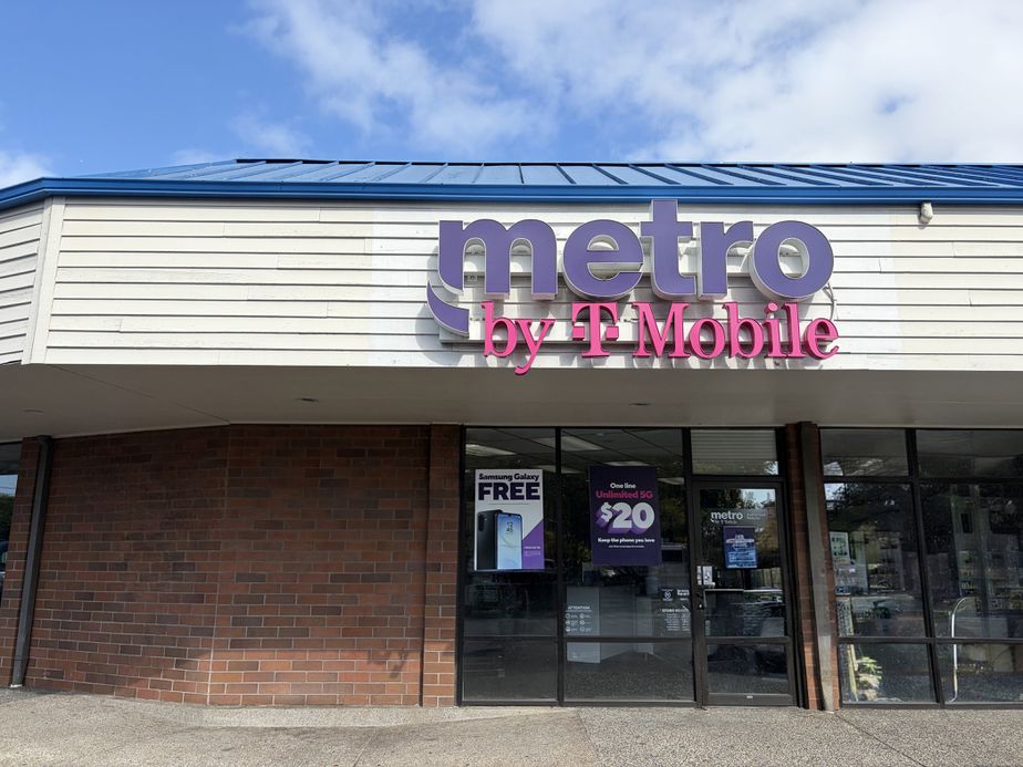 Metro by T-Mobile 11940 Sw Pacific Hwy - 11940 Sw Pacific Hwy