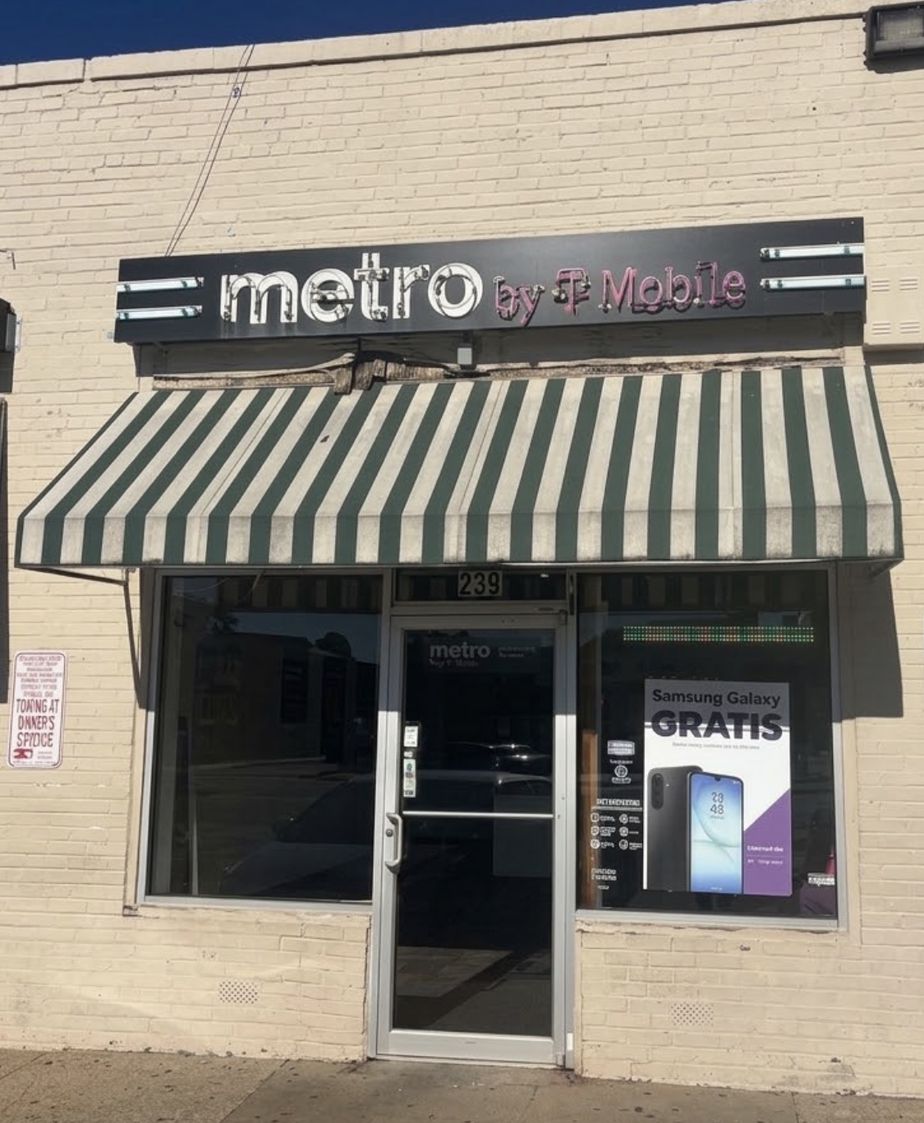 Metro by T-Mobile 239 N Glebe Rd - 239 N Glebe Rd 