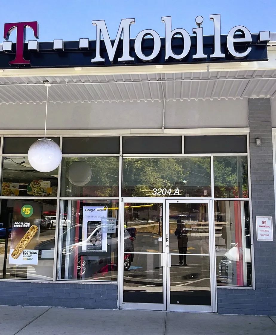 Exterior photo of T-Mobile Store at Pennsylvania Ave & Branch Ave, Washington, DC 