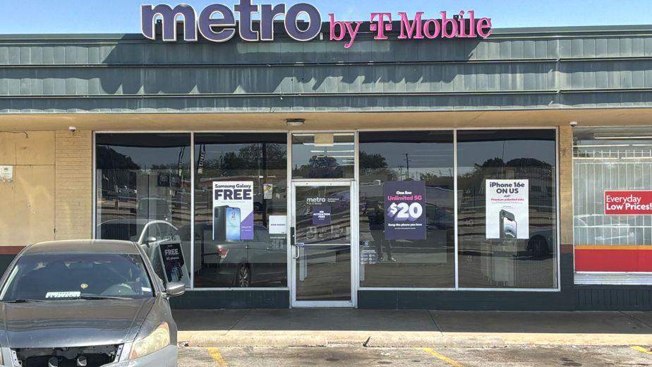 Metro by T-Mobile 3031 S South Fwy - 3031 S South Fwy 