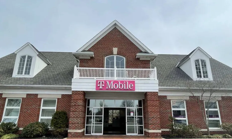 Exterior photo of T-Mobile store at W Market St & Merz Blvd, Fairlawn, OH