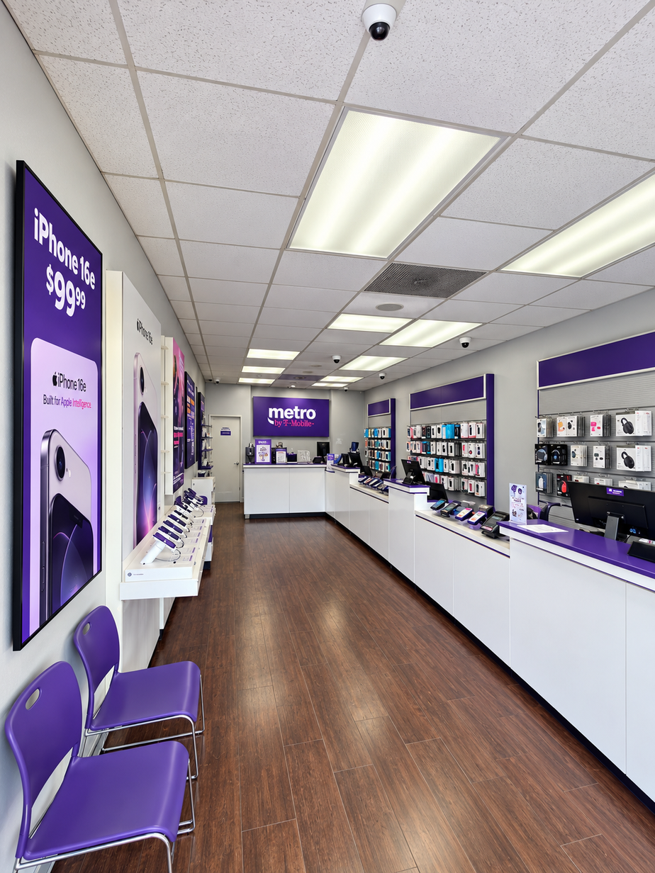 Metro by T-Mobile 1837 W 6th St - 1837 W 6th St 