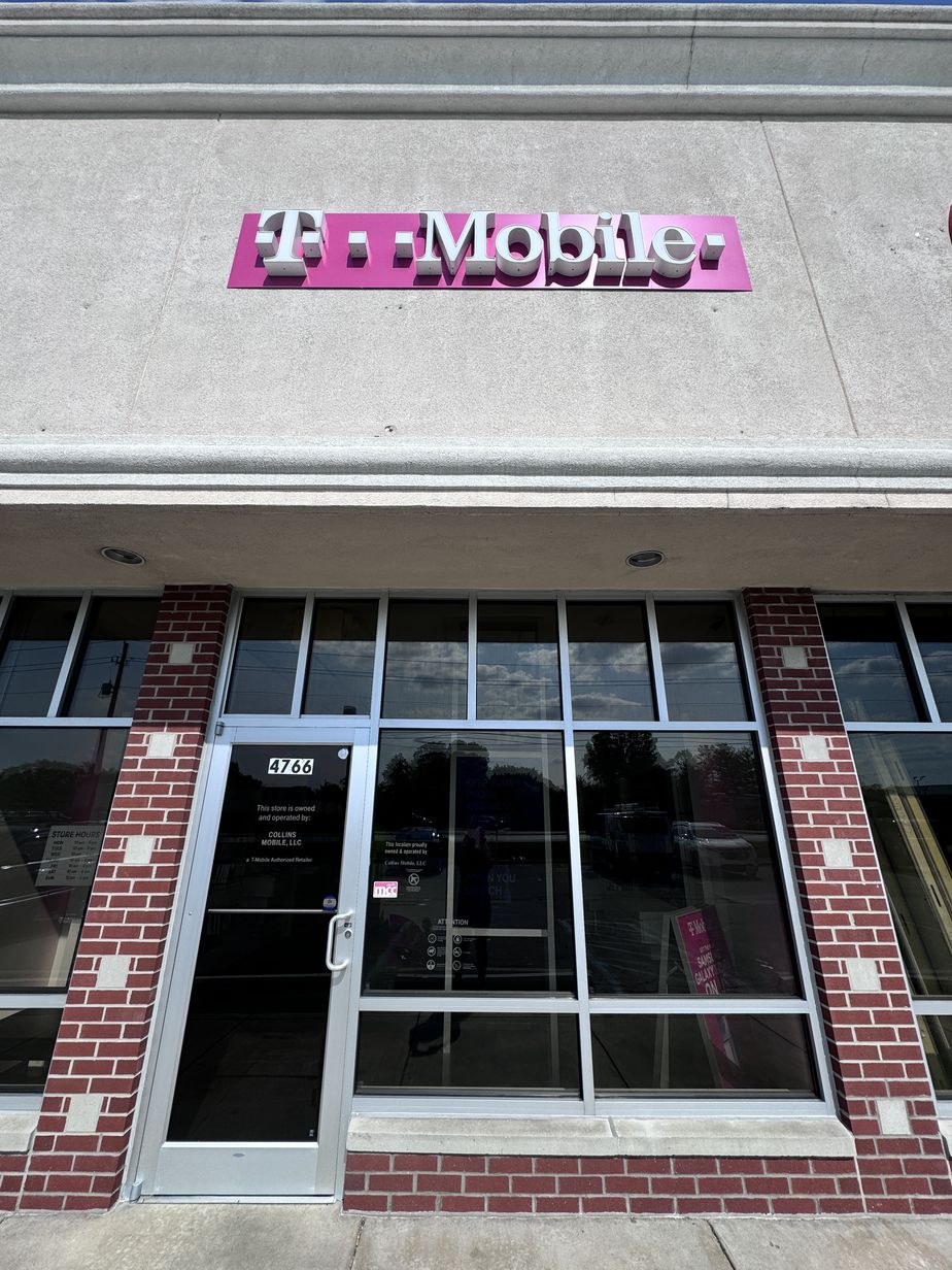Exterior photo of T-Mobile Store at Scatterfield & Charles, Anderson, IN