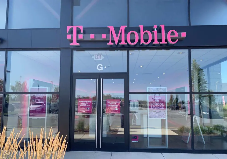 Exterior photo of T-Mobile Store at Campus Pkwy & Boden Pkwy, Noblesville, IN