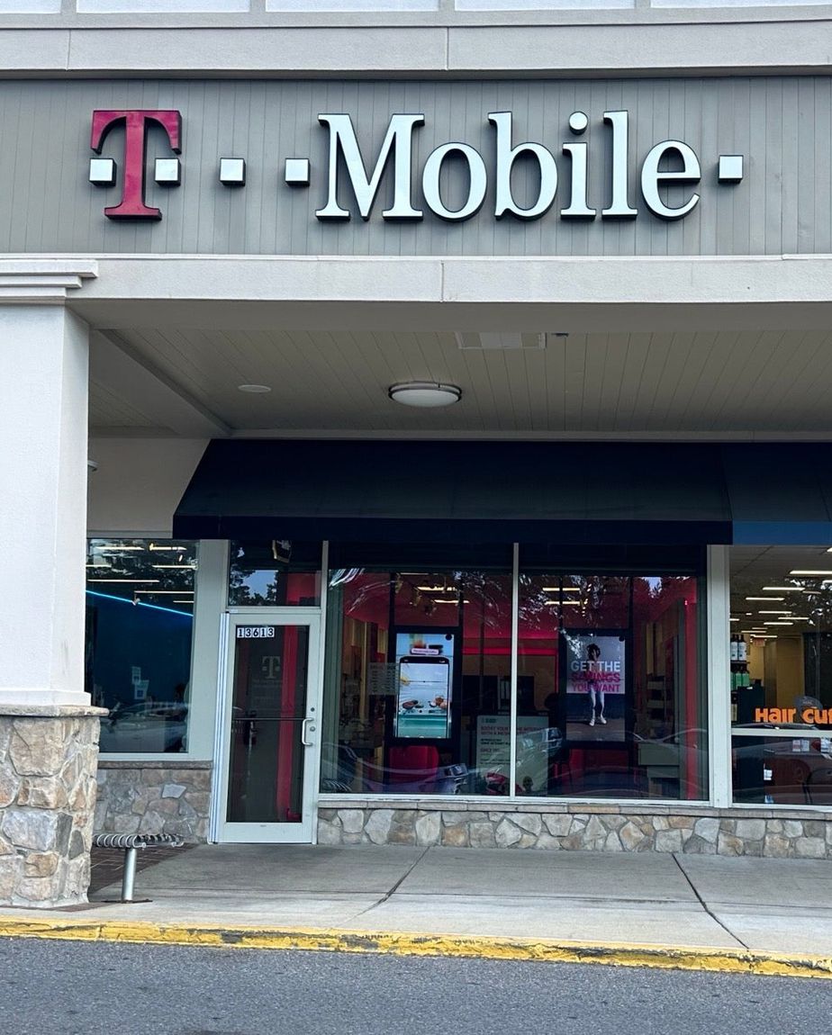 Exterior photo of T-Mobile Store at Aspen Hill Shopping Center, Silver Spring, MD