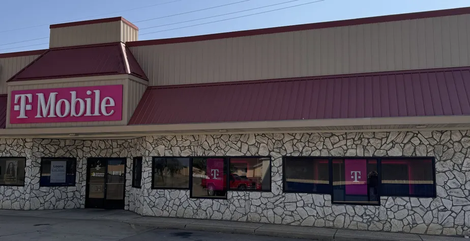  Exterior photo of T-Mobile Store at High St & Route 21, Potosi, MO 