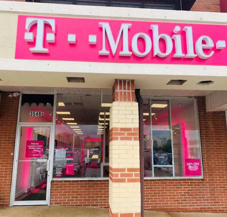  Exterior photo of T-Mobile store at W Chester Pk & S Newtown St Rd, Newtown Square, PA 