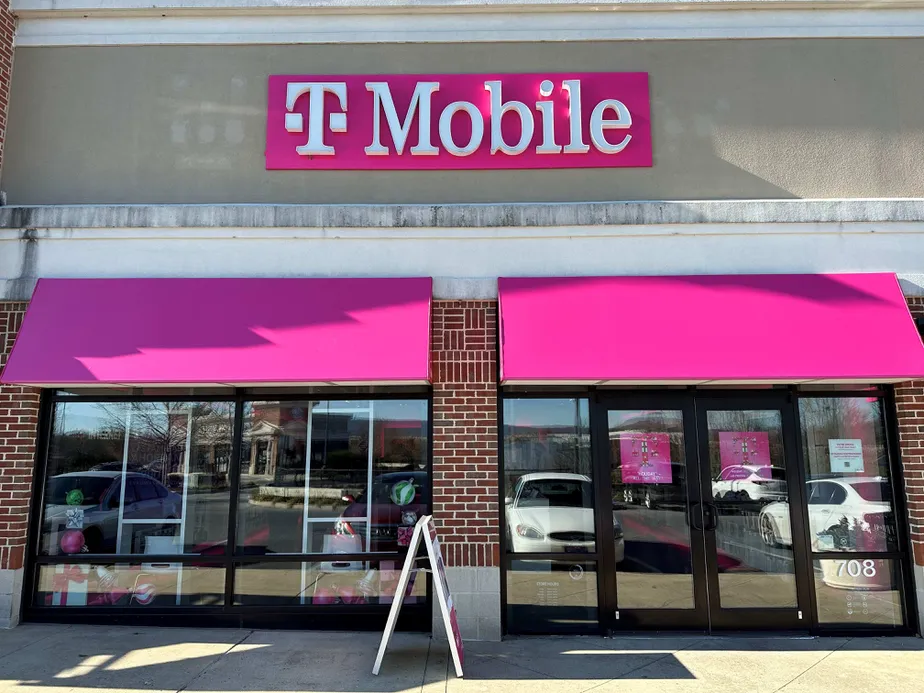 Foto del exterior de la tienda T-Mobile en Shoppes of Wyomissing, Wyomissing, PA