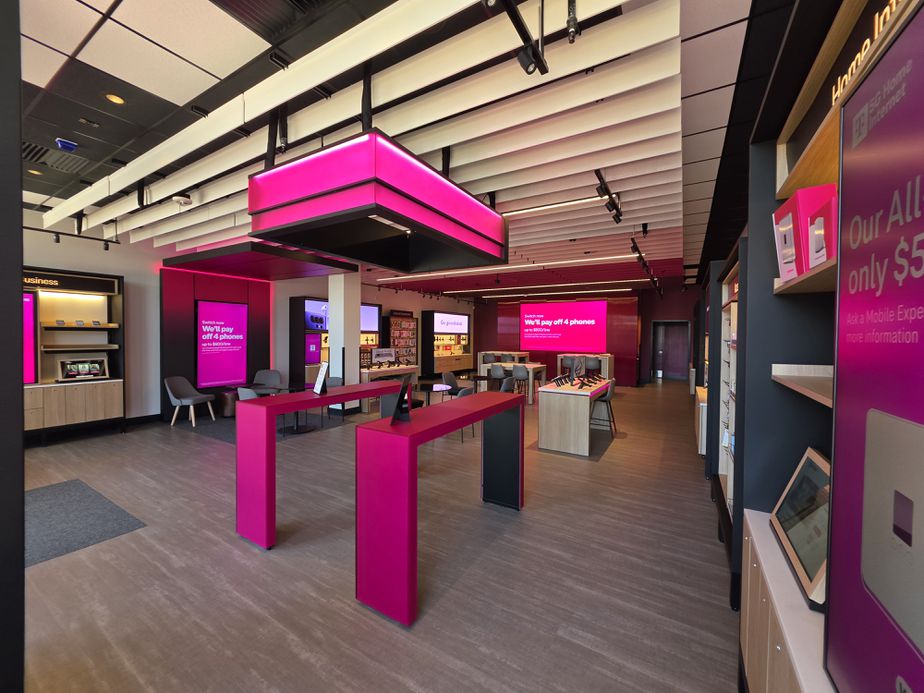  Interior photo of T-Mobile Store at Dulles Retail Pl & Columbia Pl, Sterling, VA 