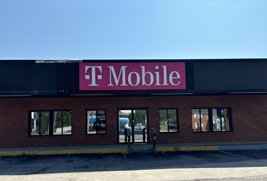 Exterior photo of T-Mobile Store at Carol Malone Blvd & 5th St, Grayson, KY