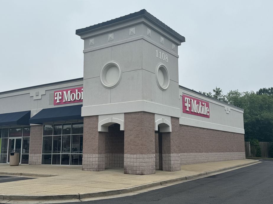 Exterior photo of T-Mobile Store at Newnan Pavilion, Newnan, GA