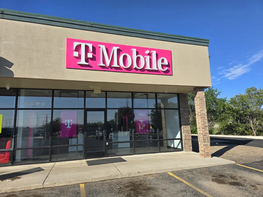  Exterior photo of T-Mobile Store at US 66 & Edgewood, Edgewood, NM 