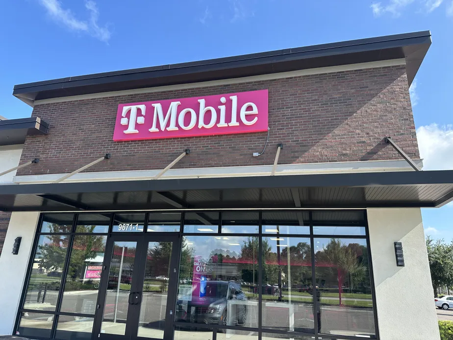  Exterior photo of T-Mobile Store at Oakleaf Town Center, Jacksonville, FL 