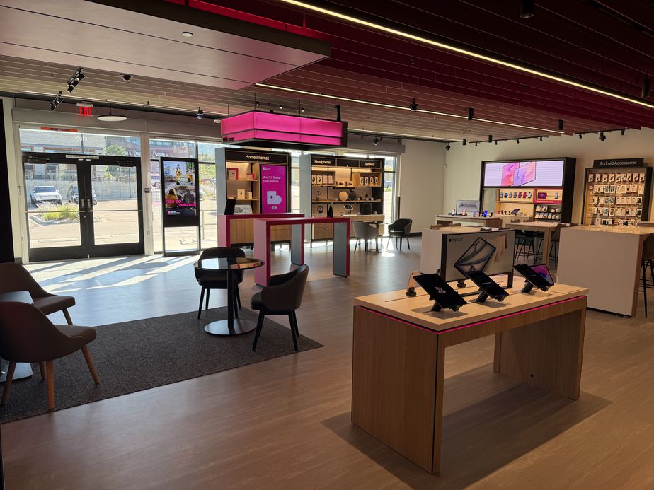 T-Mobile Founders Pkwy and New Memphis - 832 New Memphis Court 