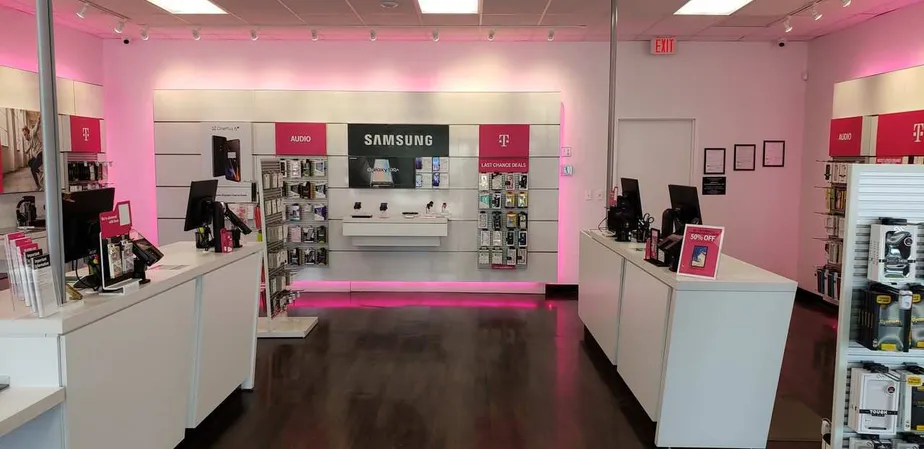  Interior photo of T-Mobile Store at Brandon Ave SW & Colonial Ave SW, Roanoke, VA 